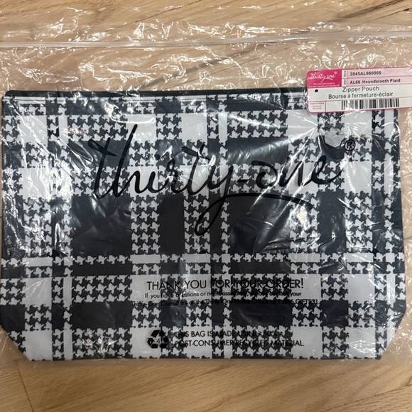 thirty-one Handbags - Thirty-One Zipper Pouch houndstooth  print
